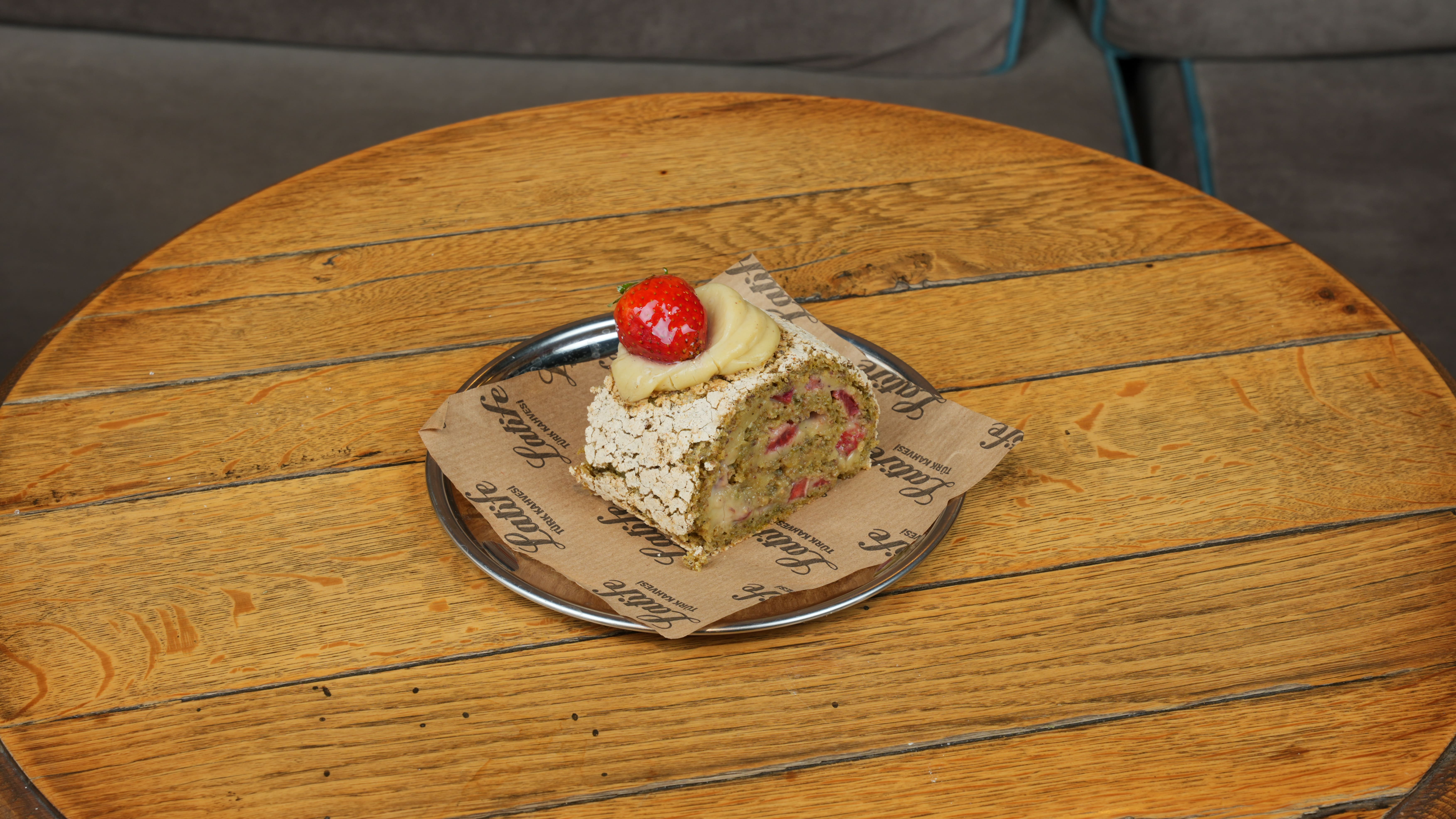 Budapeşte (Antep Fıstıklı)